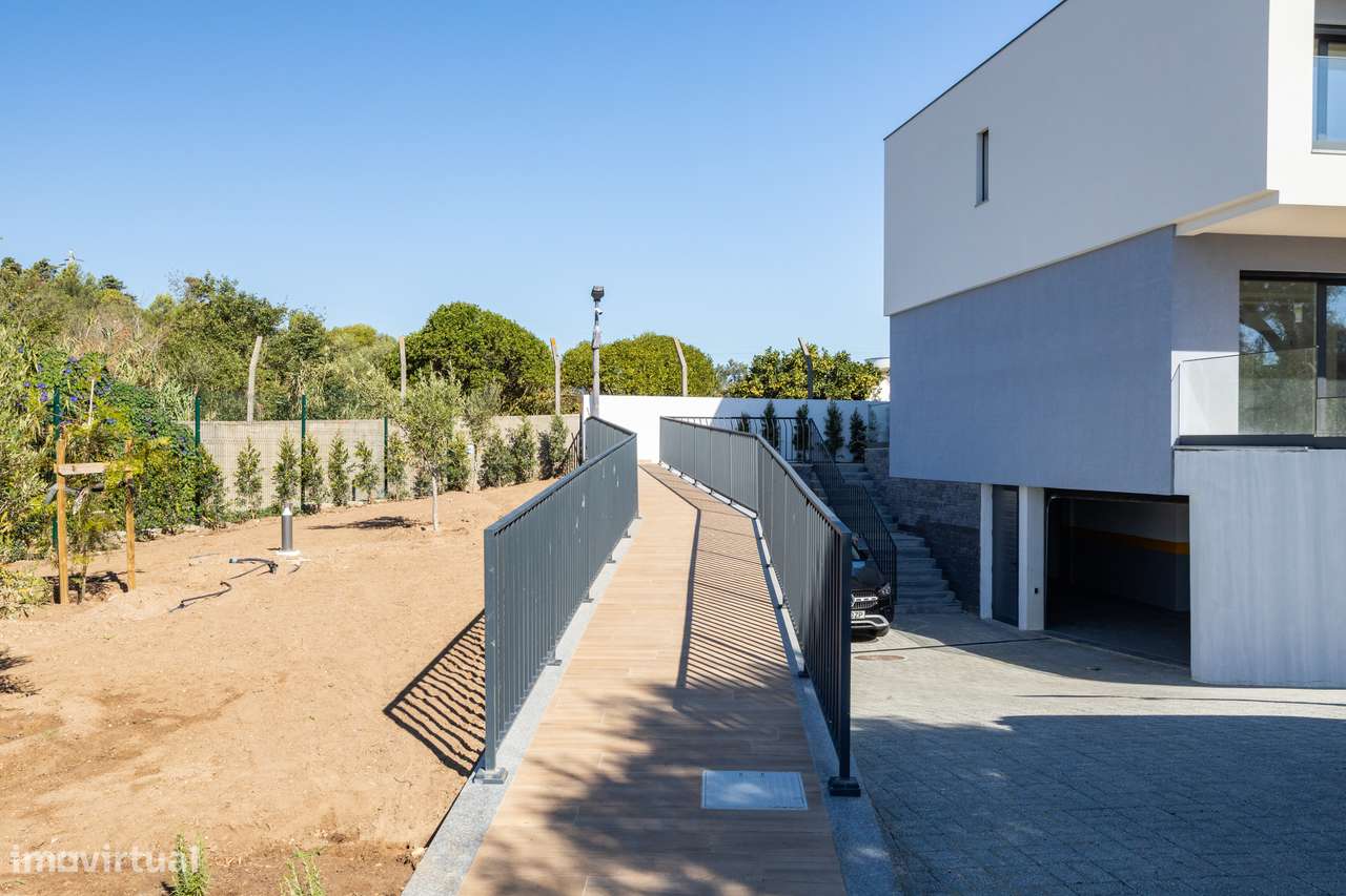 Moradia T4 com piscina privativa em Manique - Grande imagem: 3/60