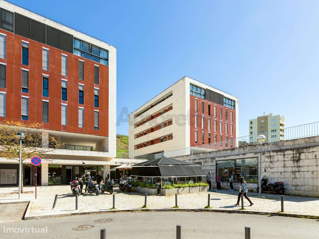 T4 Com Vista de Rio em Pleno Coração de Algés - Grande imagem: 3/25