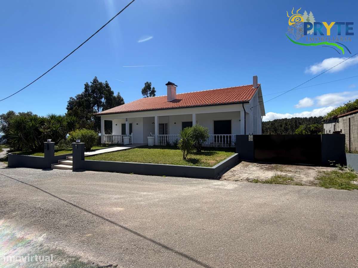 Moradia em Excelentes Condições com Amplo Terreno - Oportunidade Única-5