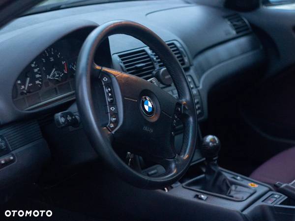 BMW Seria 3 318i Edition Exclusive - 4