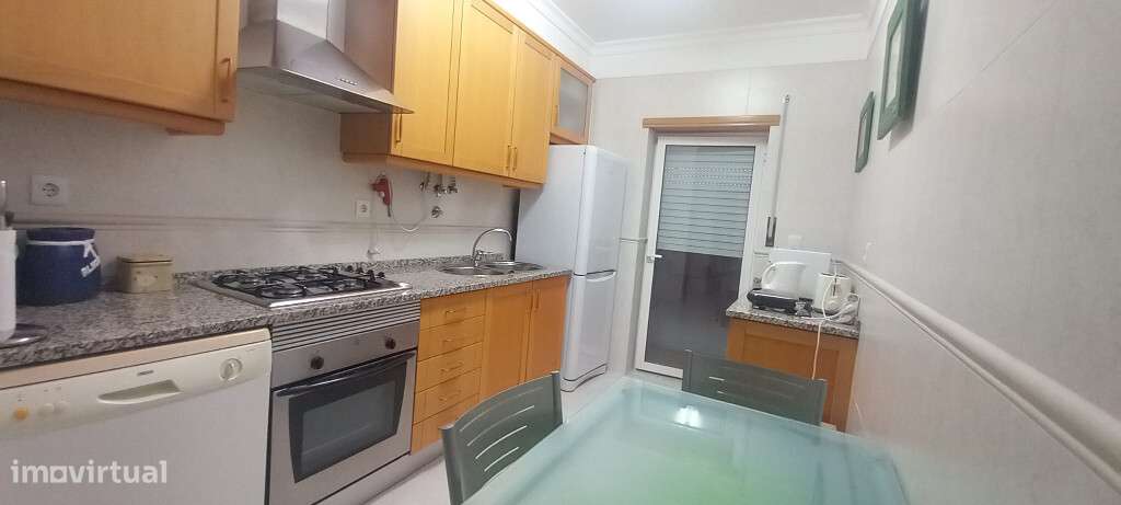 Apartamento T1 com lugar de garagem em zona de Armação de Pêra - Grande imagem: 2/11