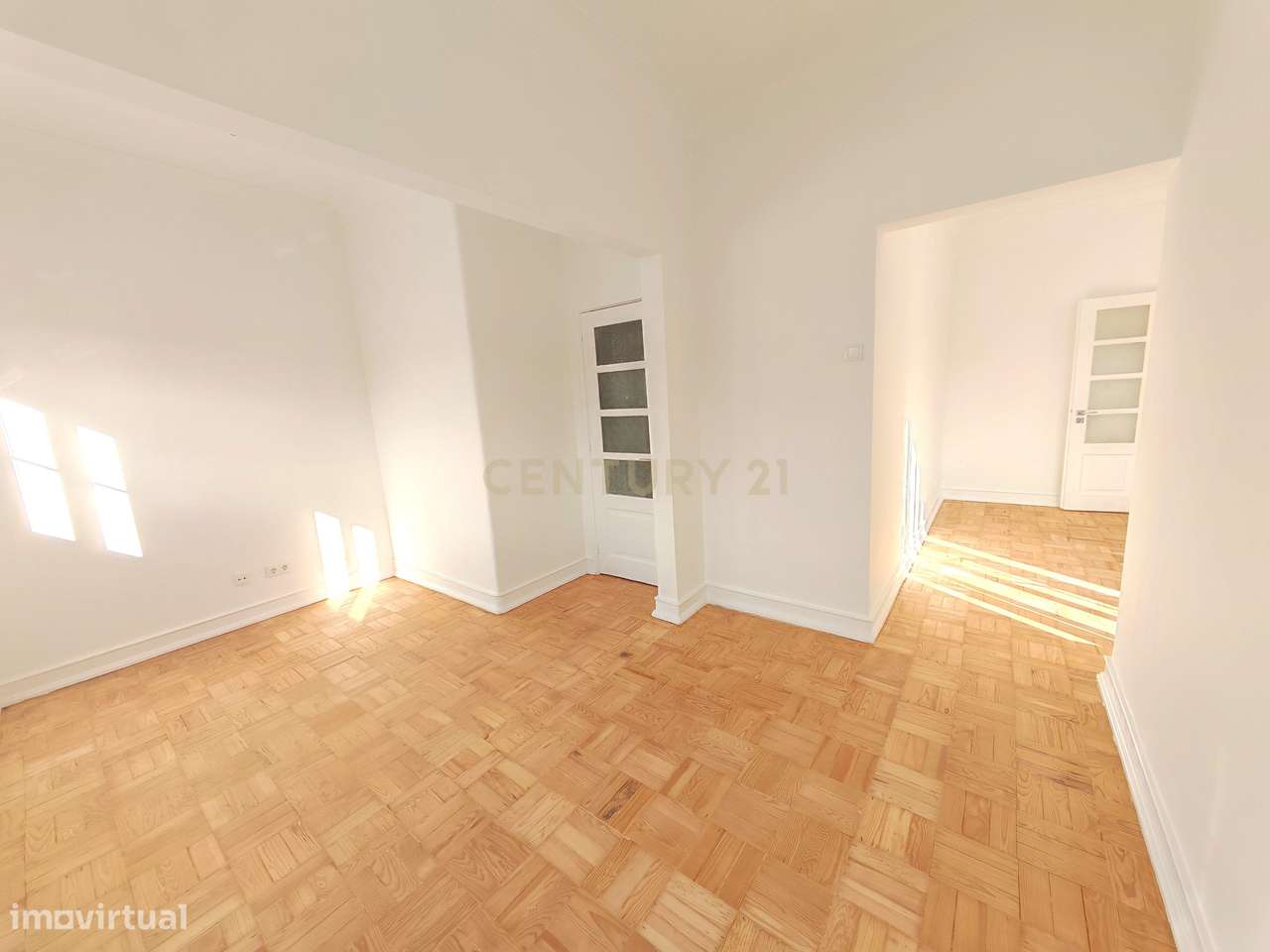 Apartamento T3+1 com varanda tipo terraço em Alvalade - Grande imagem: 3/28