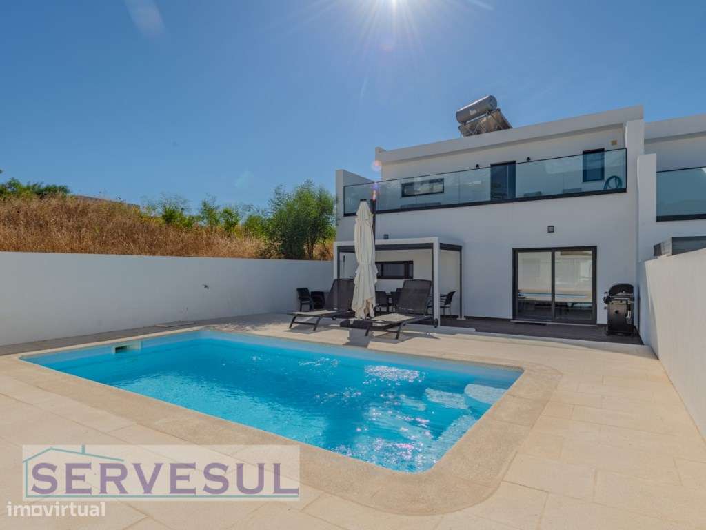 Moradia Moderna com Piscina e uma vista magnifica para o Campo de G...-1