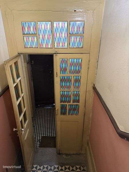 Casa senhorial no centro de Barcelos área total com terreno 1000 m2 - Grande imagem: 4/8