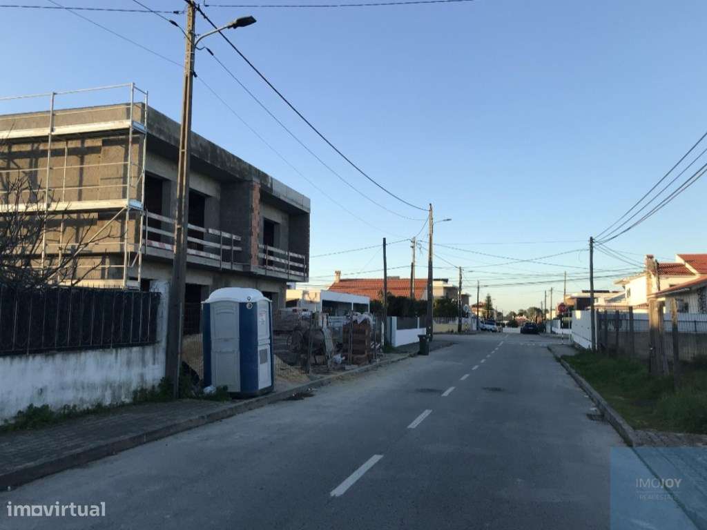 Moradia T4 em Construção com Piscina e Jardim em Fernão Ferro-6
