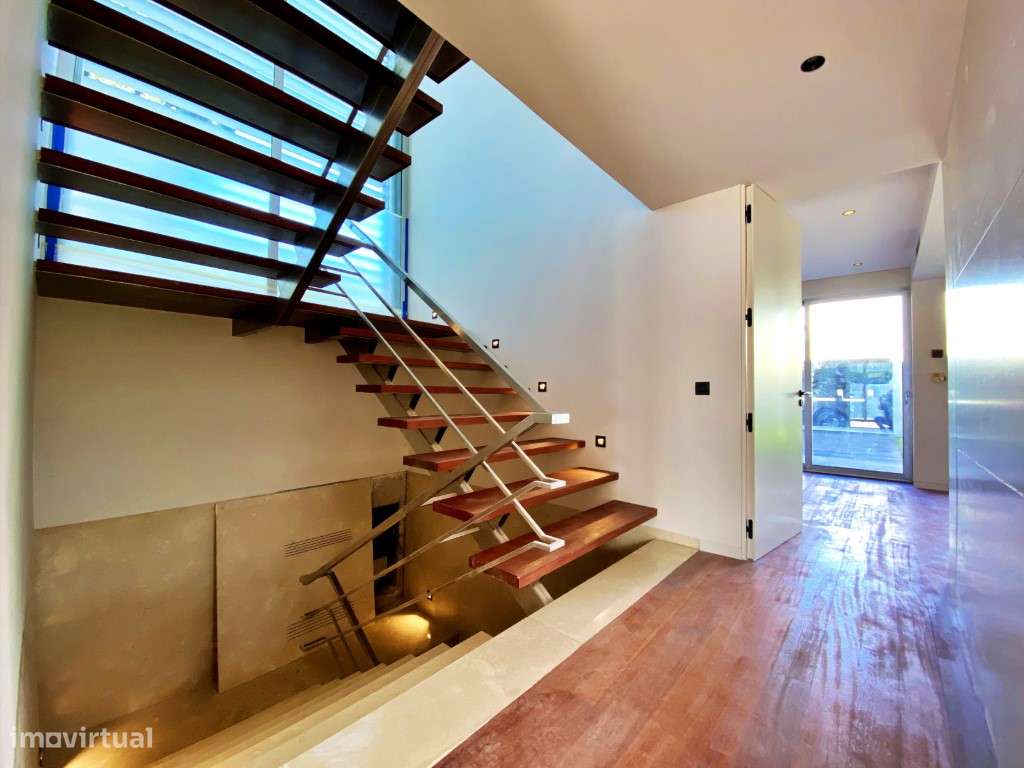 Moradia com elevador no centro da Trofa-21