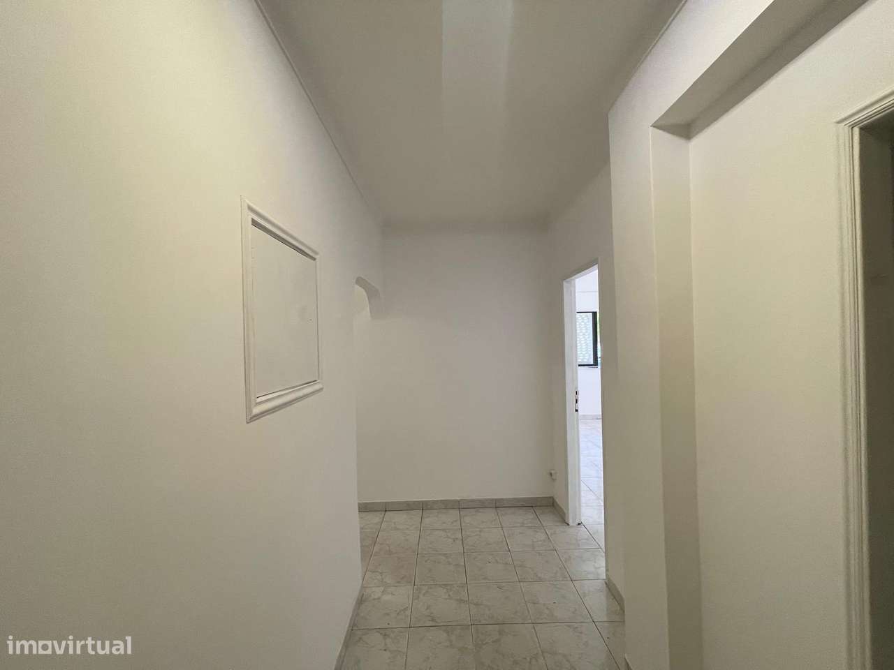 Apartamento T2 com Arrecadação em Faro-5