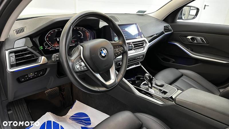 BMW Seria 3 318i Sport Line - 9