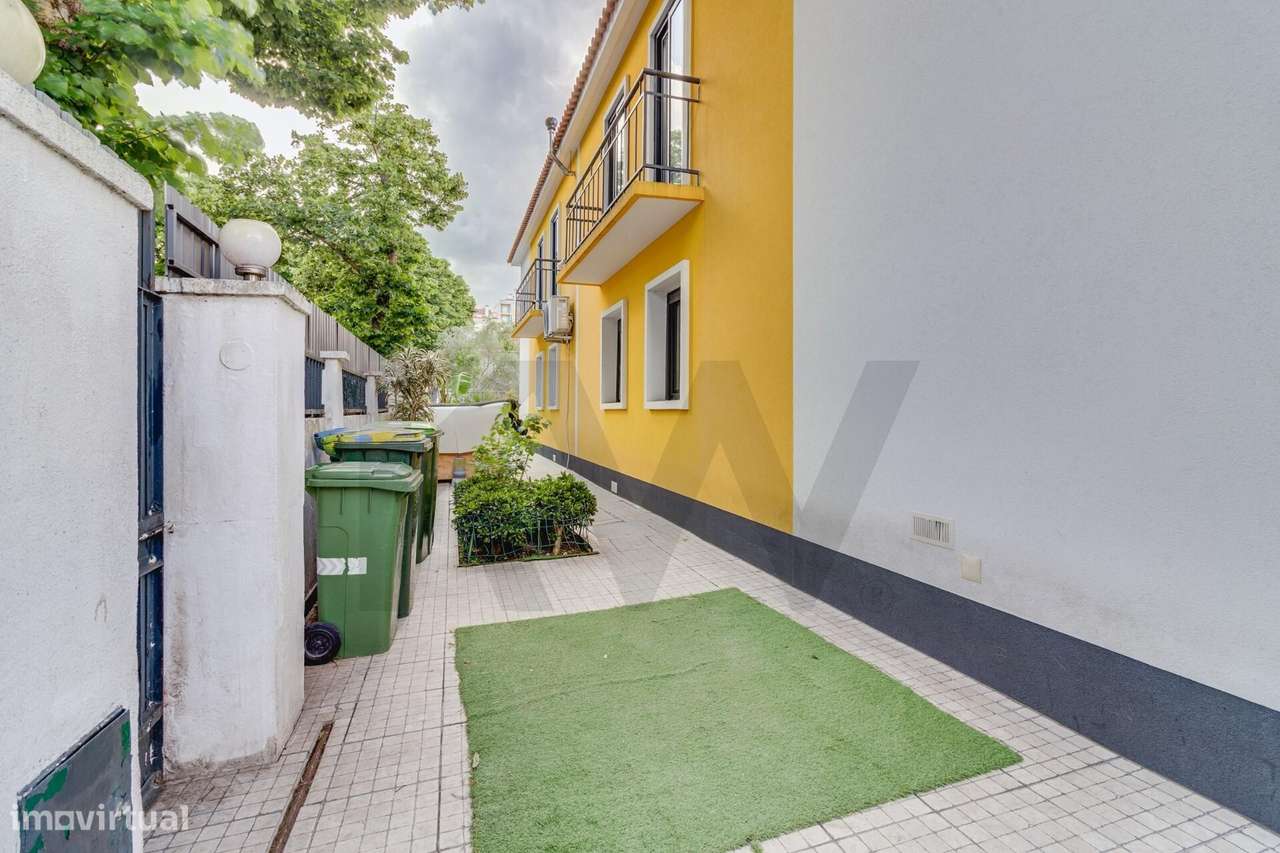 Moradia T4 com Piscina e Espaço Exterior no Centro de Benfica-27