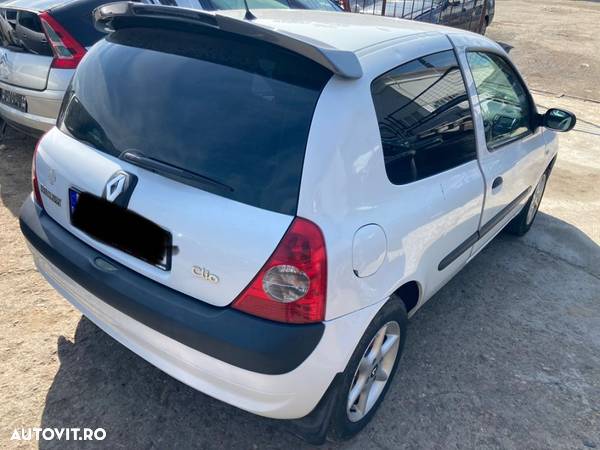 Dezmembrez Renault Clio 2 1.5 DCI 2003 - 3