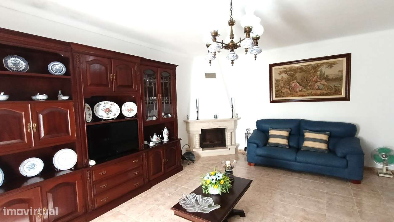 Moradia térrea isolada inserida em lote 2250 m2-10