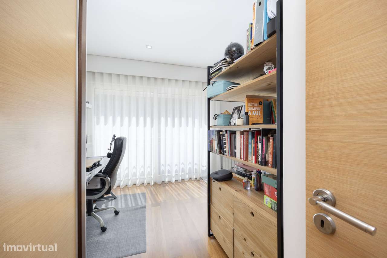 Apartamento T3 com 140m2 | Garagem 2 carros-26