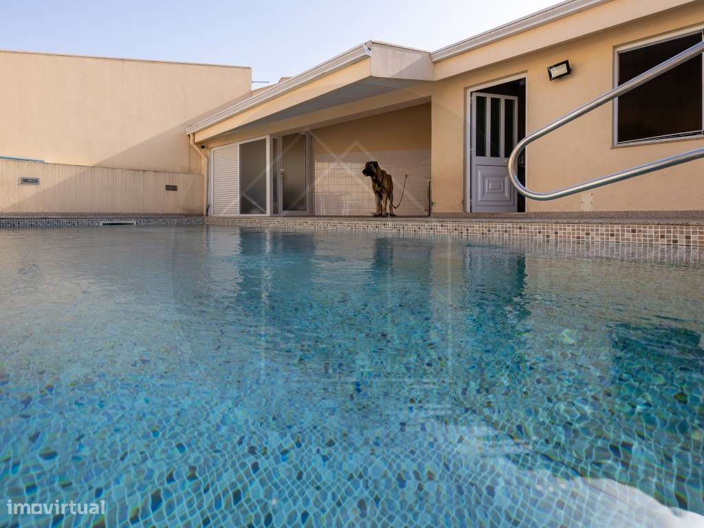 Moradia T4 Independente com Piscina, Ginásio e Garagem para 4 Carro...-39
