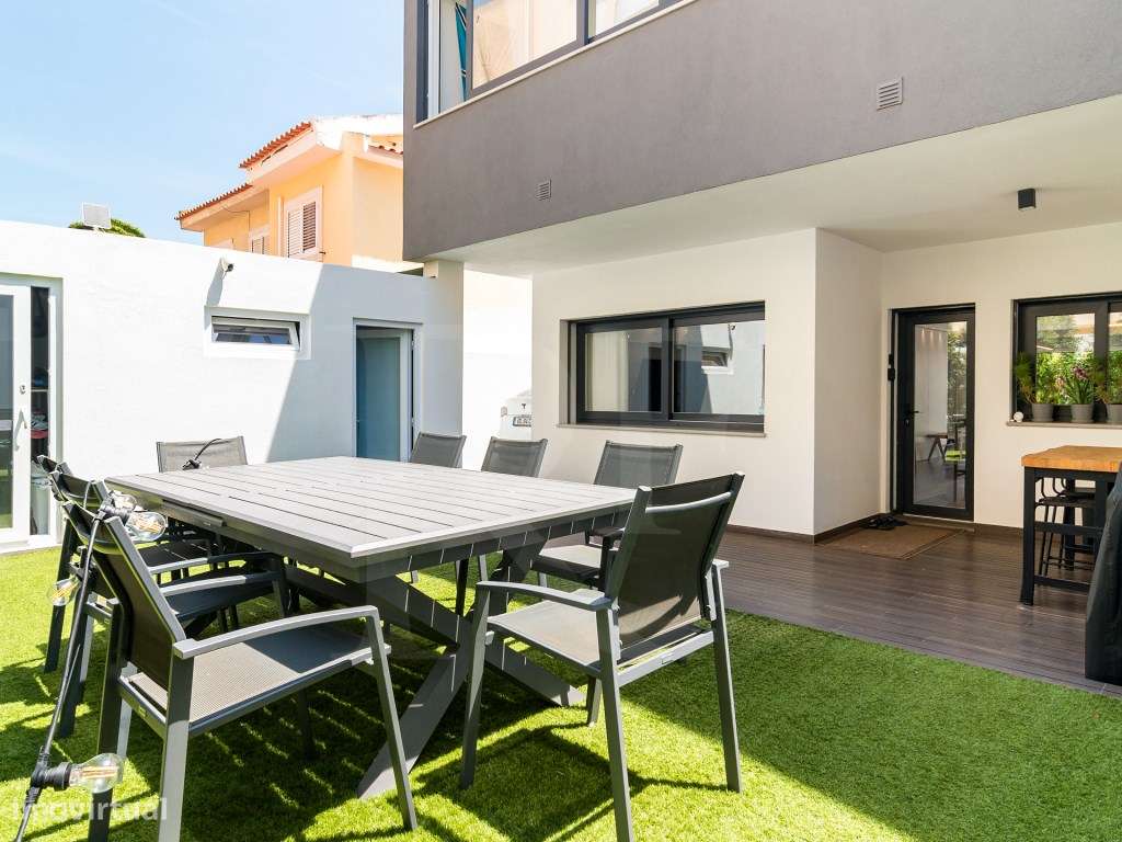 Moradia de luxo T4 no Murtal com piscina aquecida e rooftop panorâmico-25