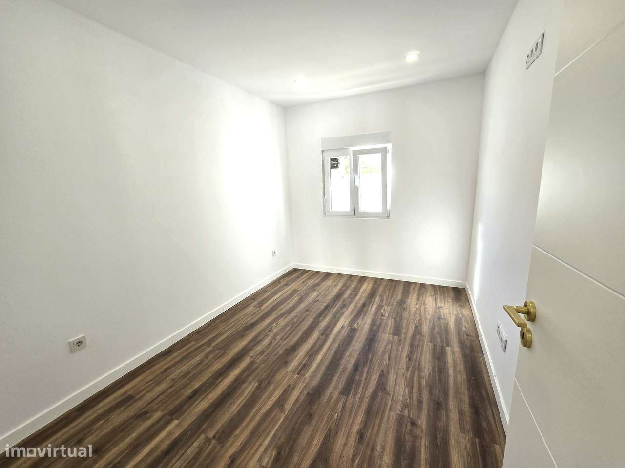 Fantástica Moradia T2 Totalmente Renovada, Independente em Setúbal-2