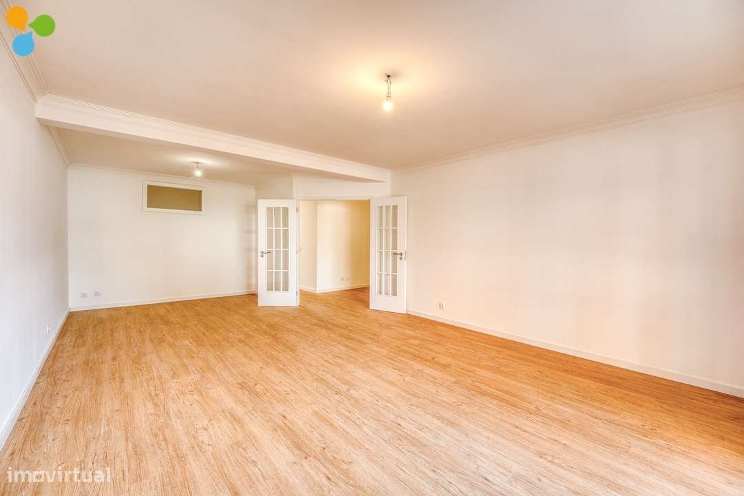 T2+1 Renovado com Varandas e Lugar de Garagem | Próximo da Rotunda da-5