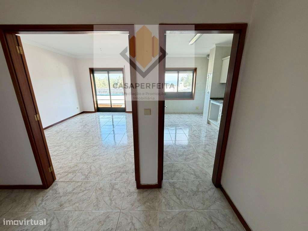 Fabuloso Apartamento T2 com Varanda e Box - Olival - Grande imagem: 5/20
