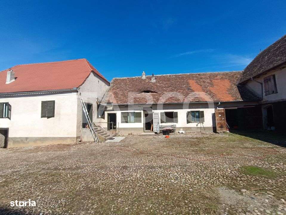 Casa de patrimoniu cu teren arhitectura saseasca sat Nou judetul Sibiu - Imagine principală: 3/19