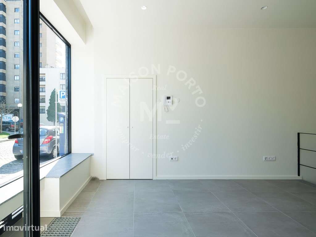 Loja em Rés-do-Chão inserida em Prédio Novo em Santos Pousada, Porto - Grande imagem: 4/9