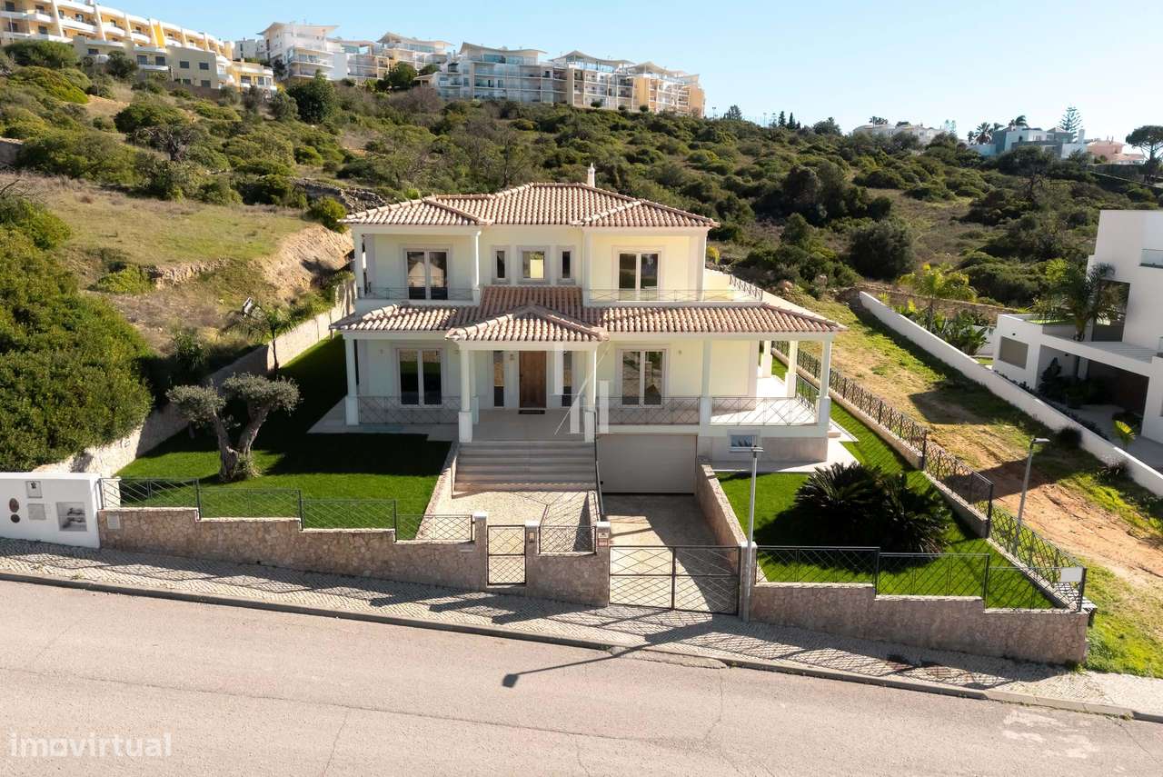 Moradia T3+1 isolada com piscina para venda na Marina de Albufeira - Grande imagem: 4/35