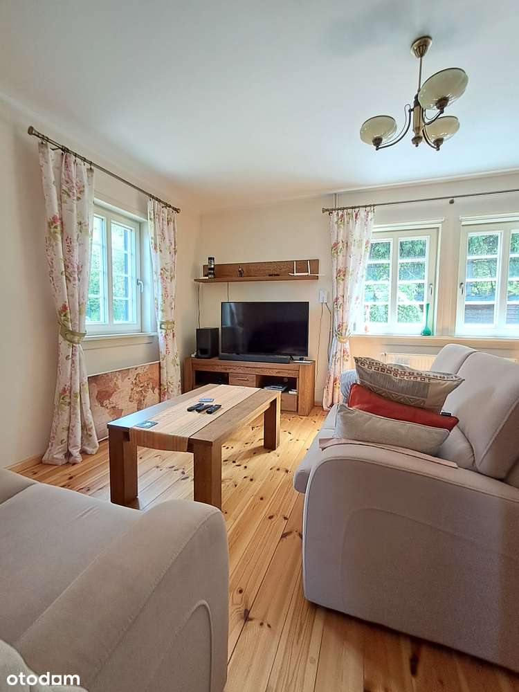 Piękny dom w otoczeniu zieleni na dużej działce.-2