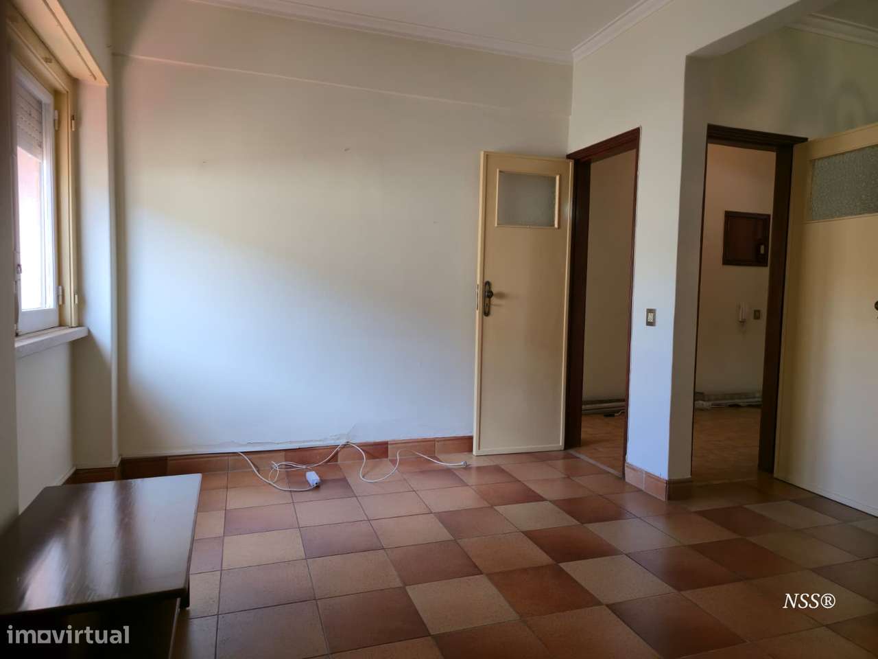 Apartamento T2 com quintal e anexo na Amadora-7