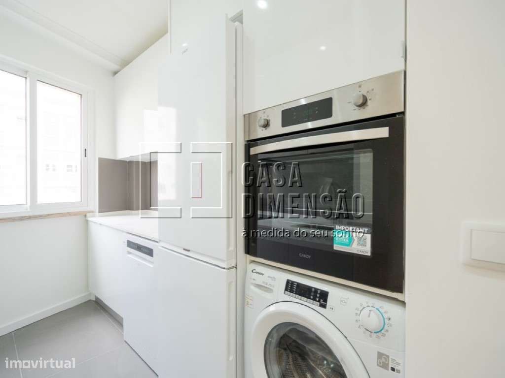 Apartamento T1, em fase de remodelação, Na Damaia!!-12