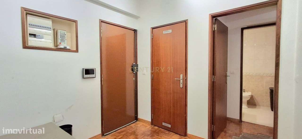 Apartamento T3 na Rua Tomás Alcaide-23