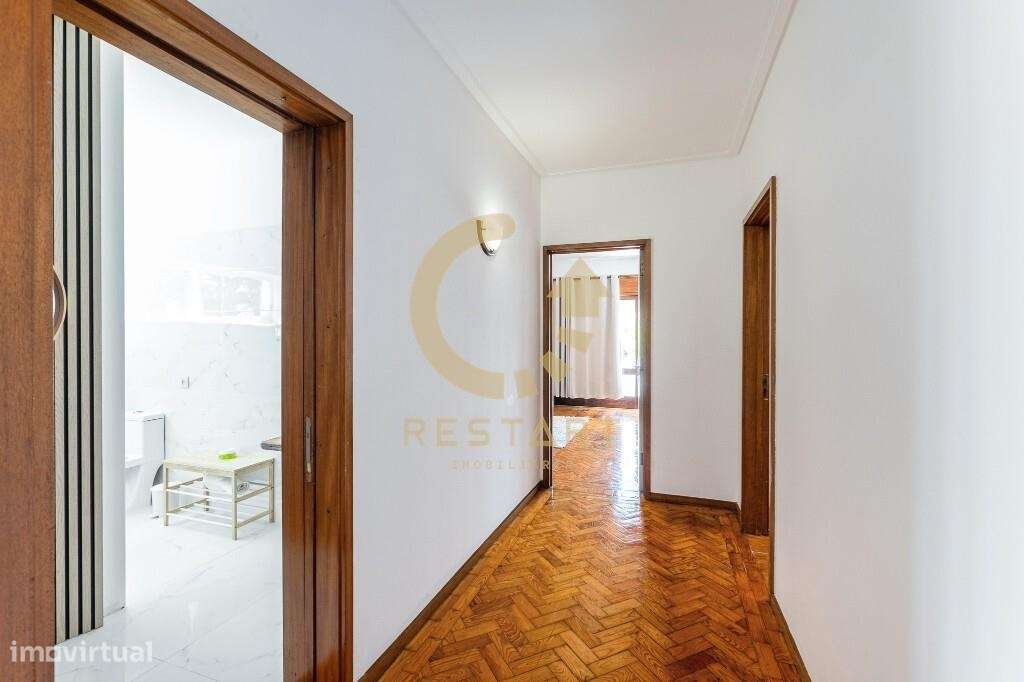 Moradia T11 Remodelada – Venda com Rendimento Garantido – Santa Luzia,-26