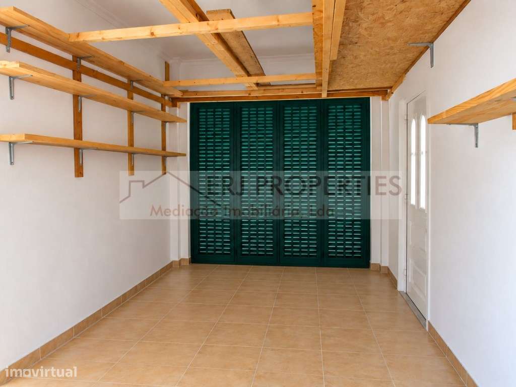 Moradia de Charme em Altura | 3 Quartos, Garagem e a 950 m da Praia-8