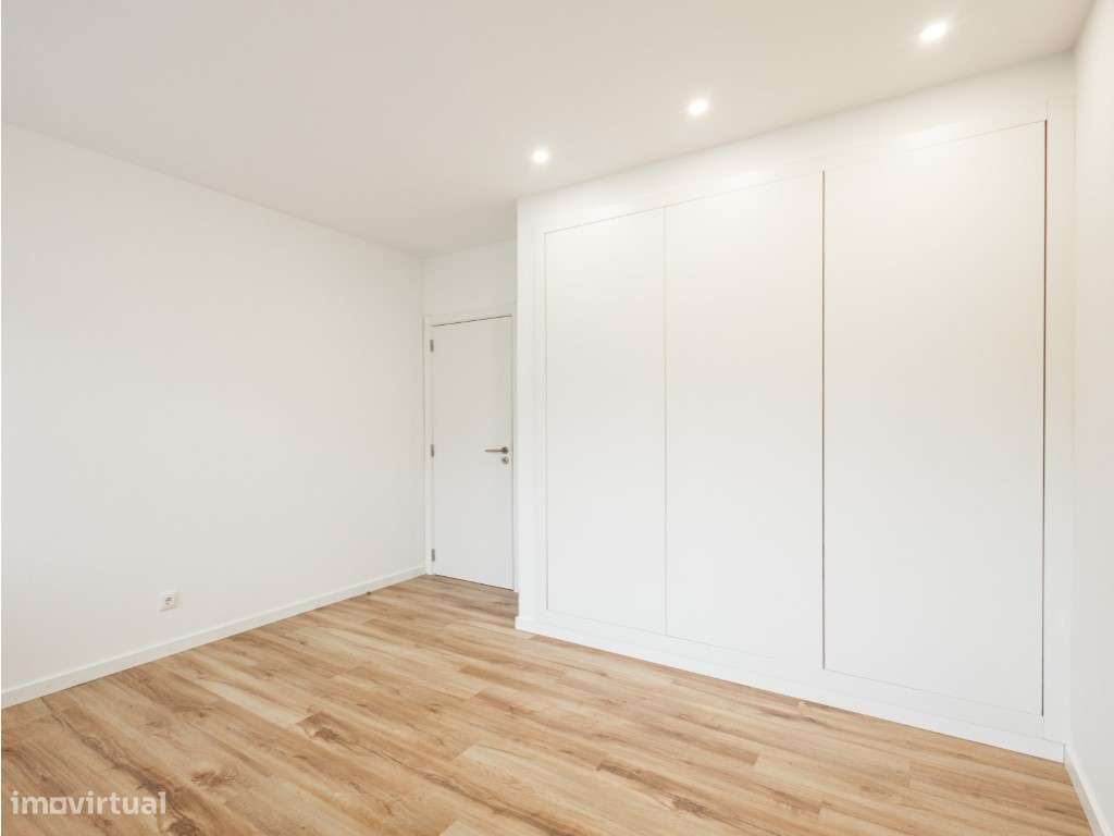 Apartamento T2 na Marginal - Primeira Linha, Figueira da Foz - Tota...-11