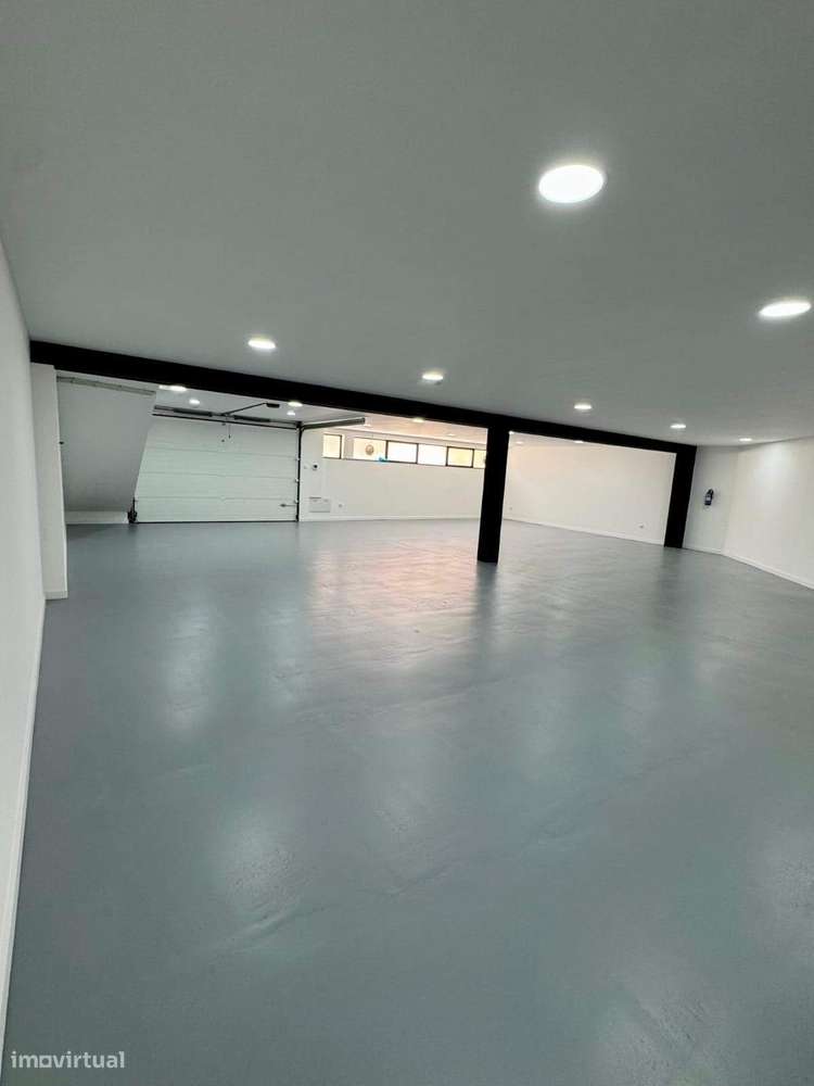 Garagem/Armazém para Venda – Totalmente Restaurado-2