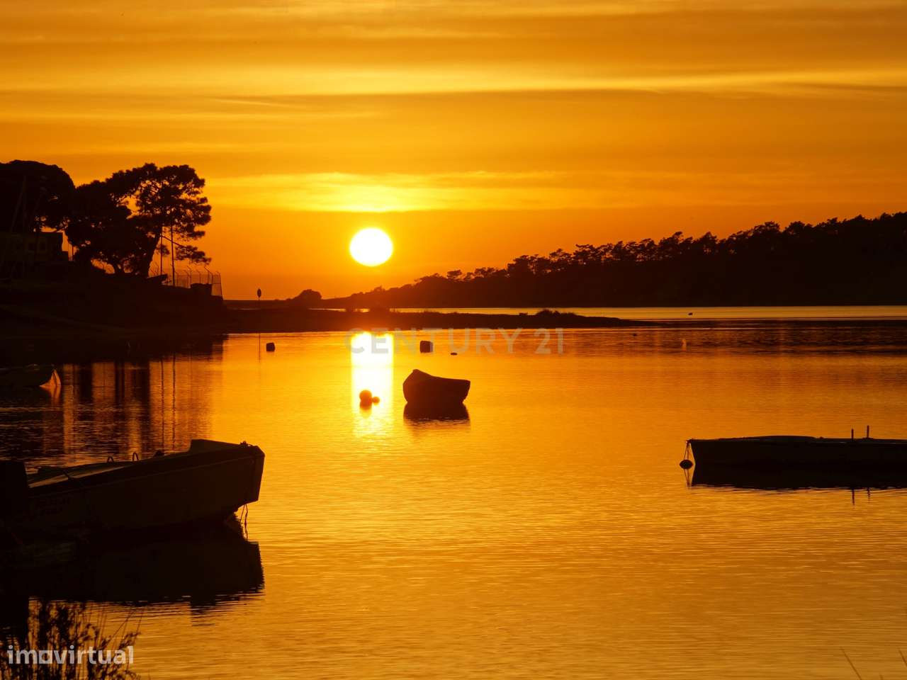 MORADIA T4 ISOLADA COM PISCINA – LAGOA DE ALBUFEIRA - Grande imagem: 2/13