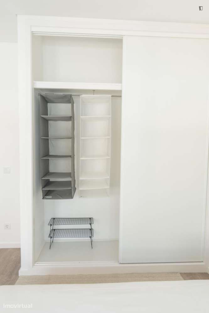 Quarto - localizado em Santa Marinha Porto - Grande imagem: 3/13