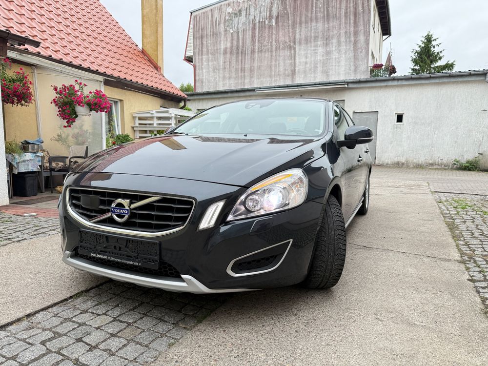 Volvo S60 II (2010-) D3 Geartronic Momentum 2011