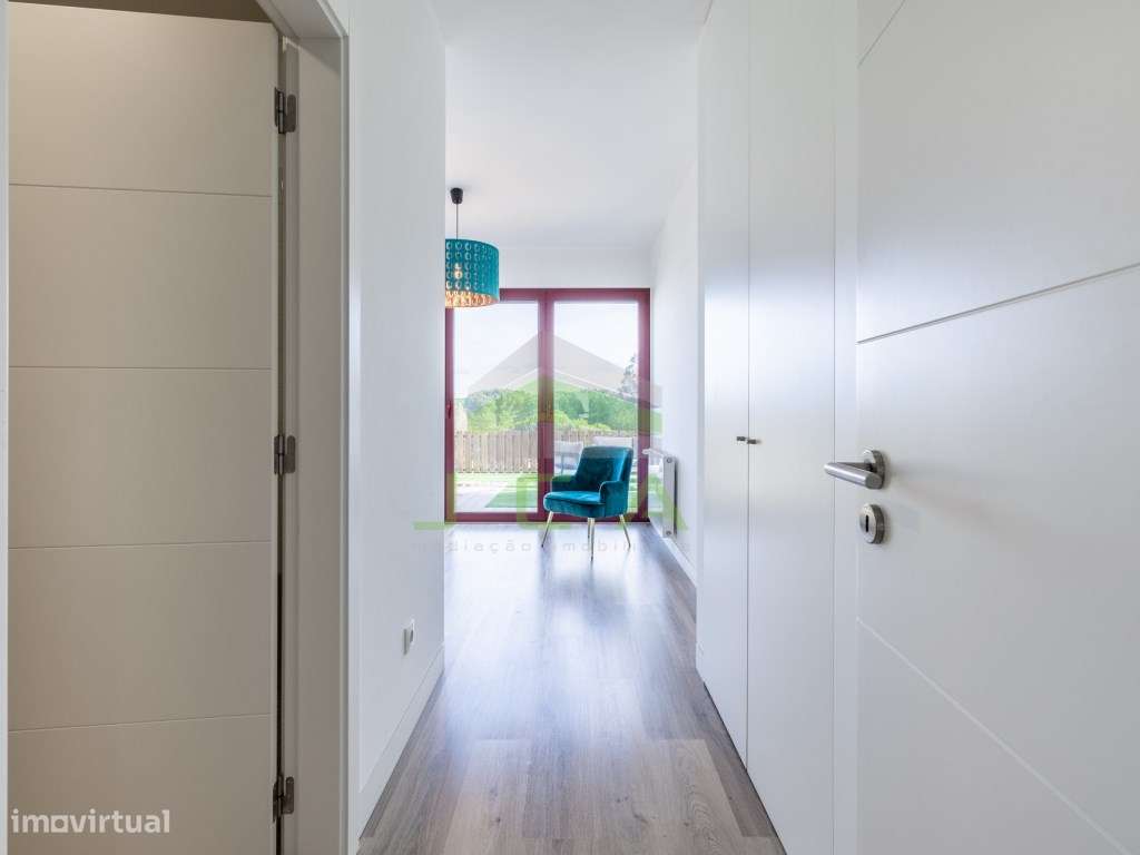 Apartamento T4 com terraço e piscina-29