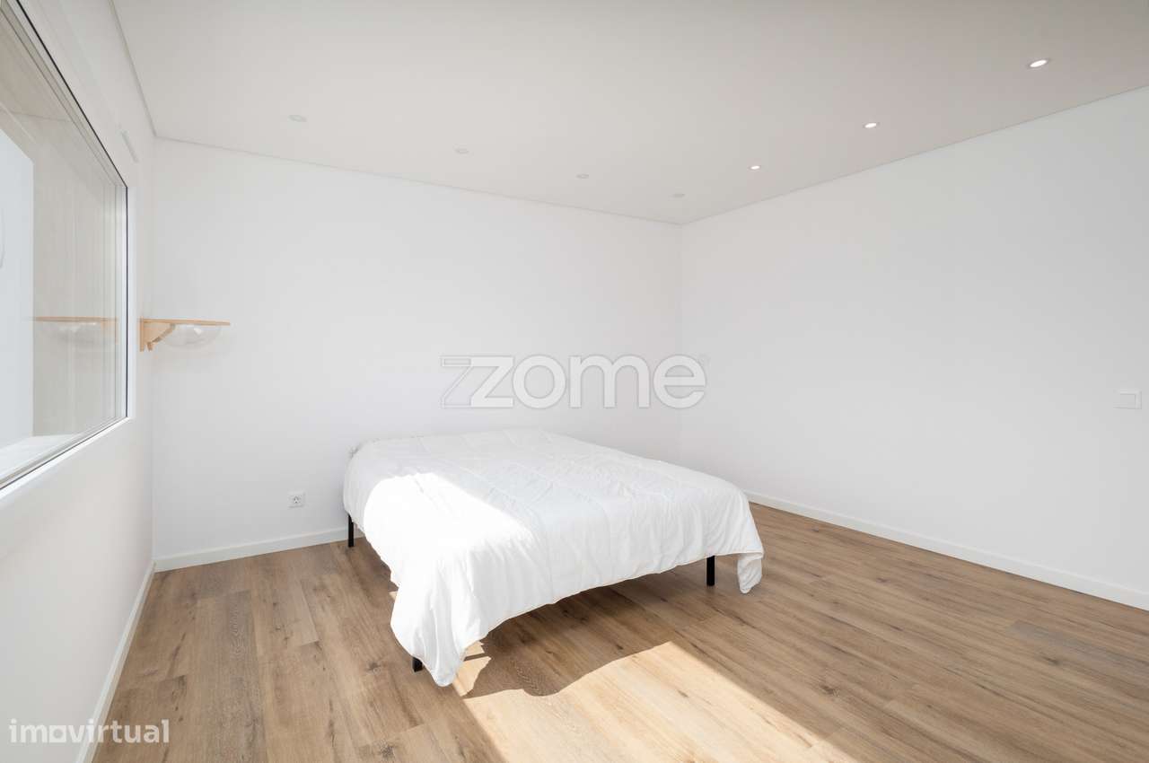 Moradia T3 com piscina na Sobreda-28