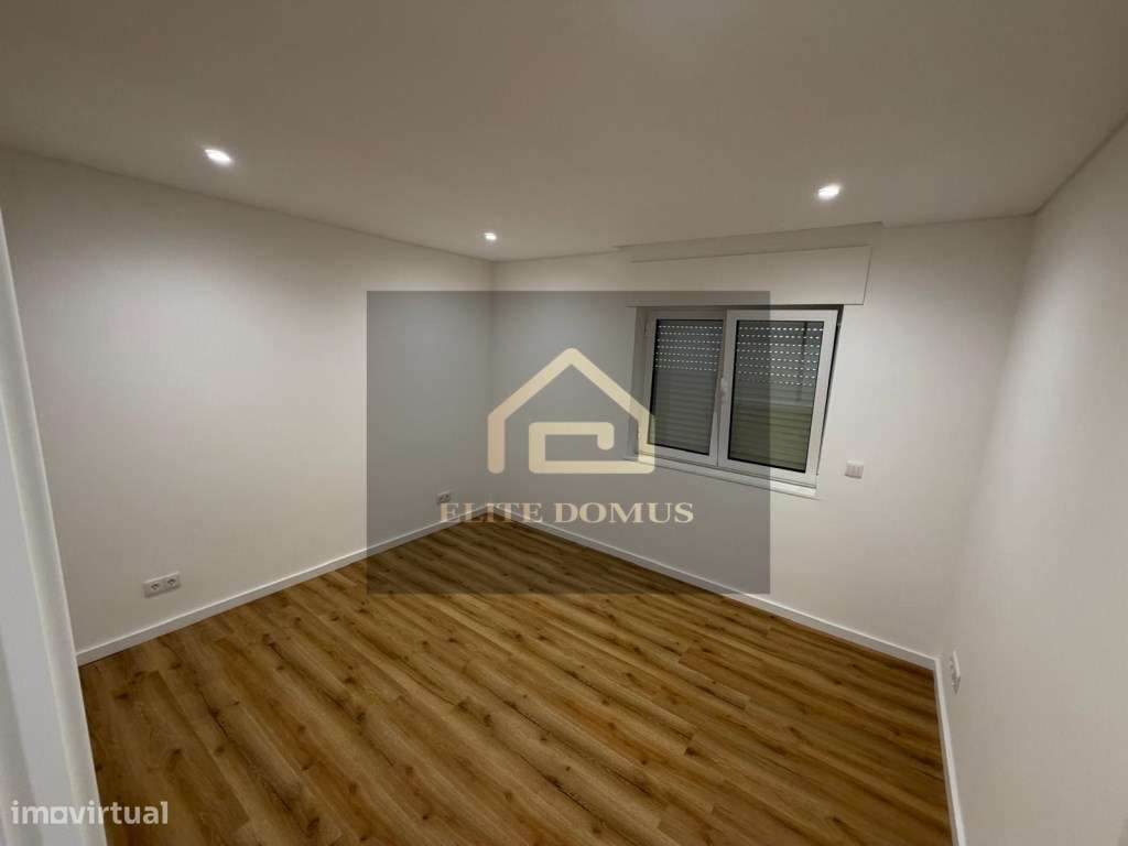 T2 Totalmente Remodelado - Parede - Junto a Estação!-20