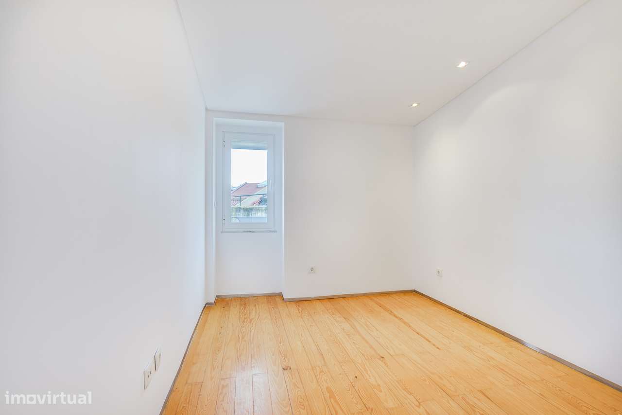 T2 REMODELADO | RUA REBELO DA SILVA | ESTEFÂNIA | LISBOA | VARANDA-11