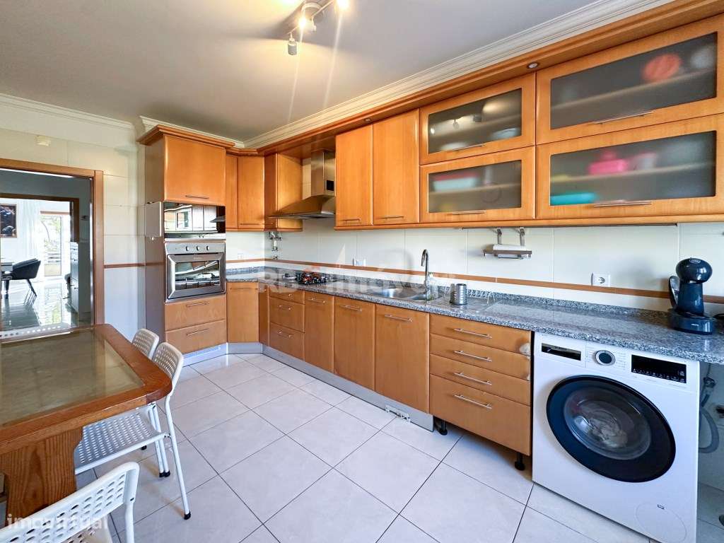 Apartamento T3 c/ Garagem, Sótão e 2 Varandas - Santarém-26