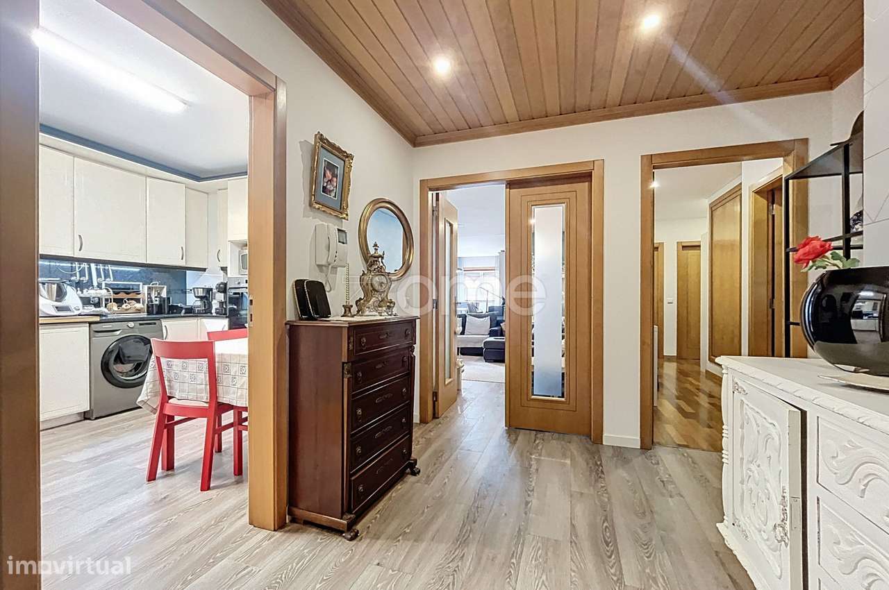 Apartamento T3 com Terraço Exclusivo de 70m² | Garagem | Remodelado - Grande imagem: 4/47