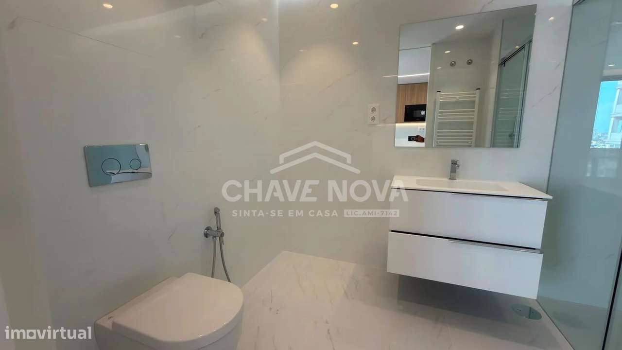 Apartamento T0 Novo c/ Terraço e Lugar de Garagem em Mafamude-8