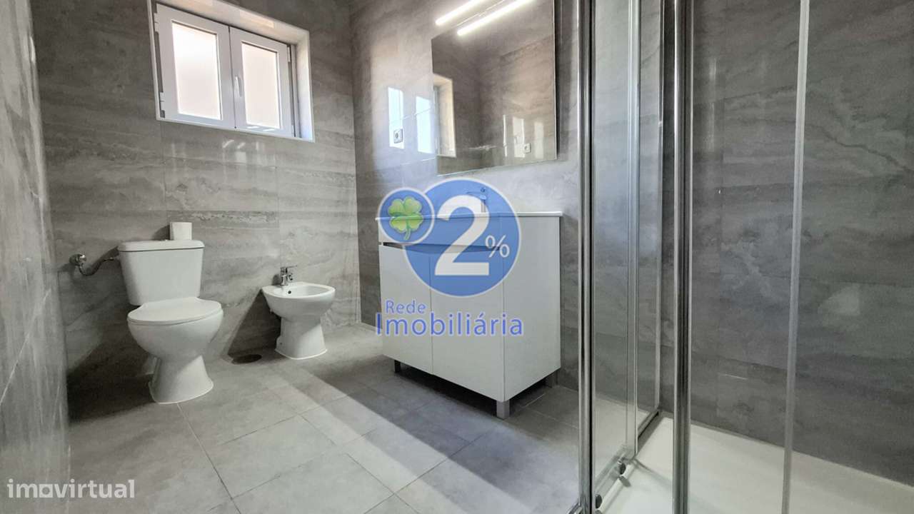 Apartamento T5 Duplex com Logradouro - Pousos-32