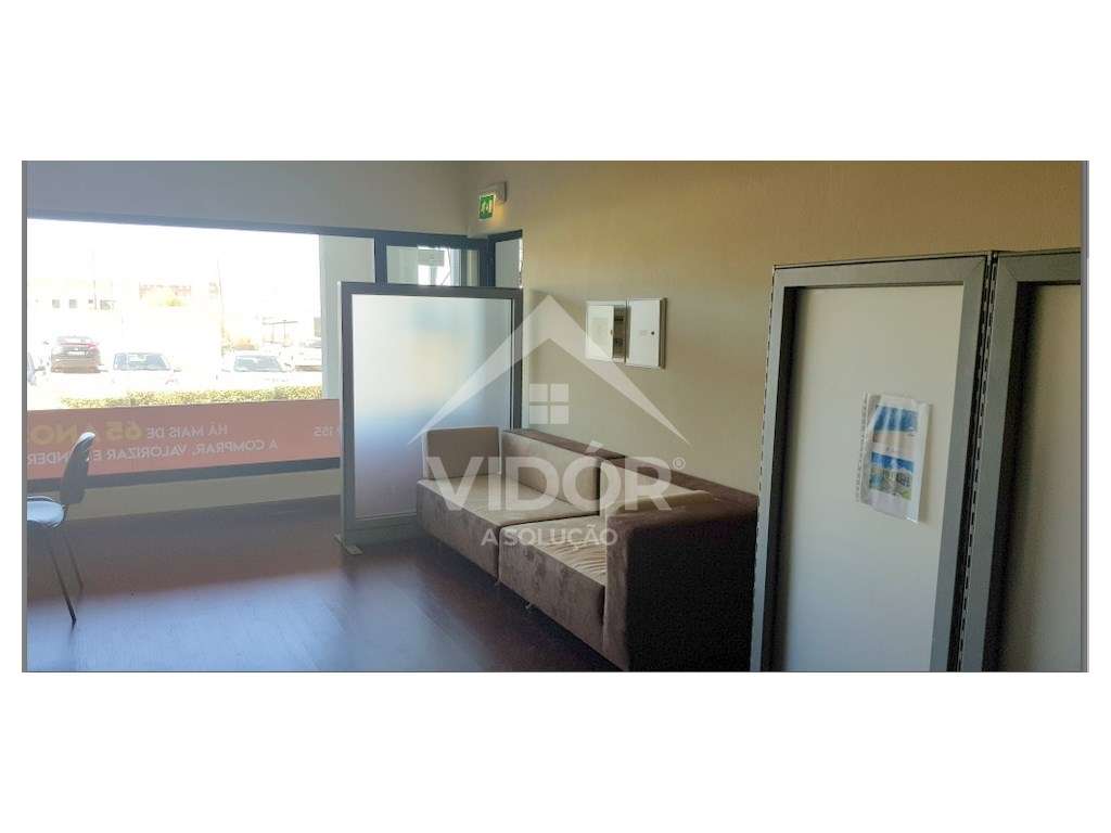 Loja em Matosinhos c/ montra e lugar de garagem - Circunvalação - Grande imagem: 3/10