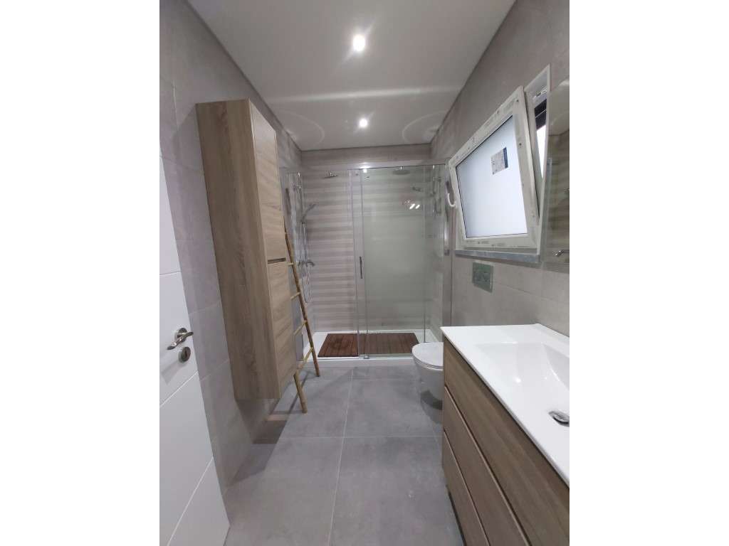 Moradia isolada T3+2, com garagem, jardim e piscina.-7