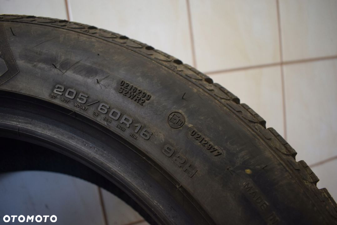 R16 205/60 Goodyear Ultragrip 8 Performance RSC - 7