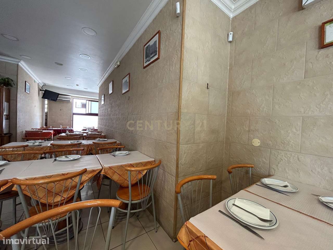 Espaço comercial à venda na zona nobre de Almada-7