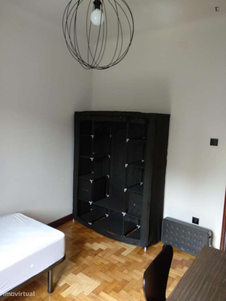 Quarto - localizado em Paranhos Porto - Grande imagem: 2/13