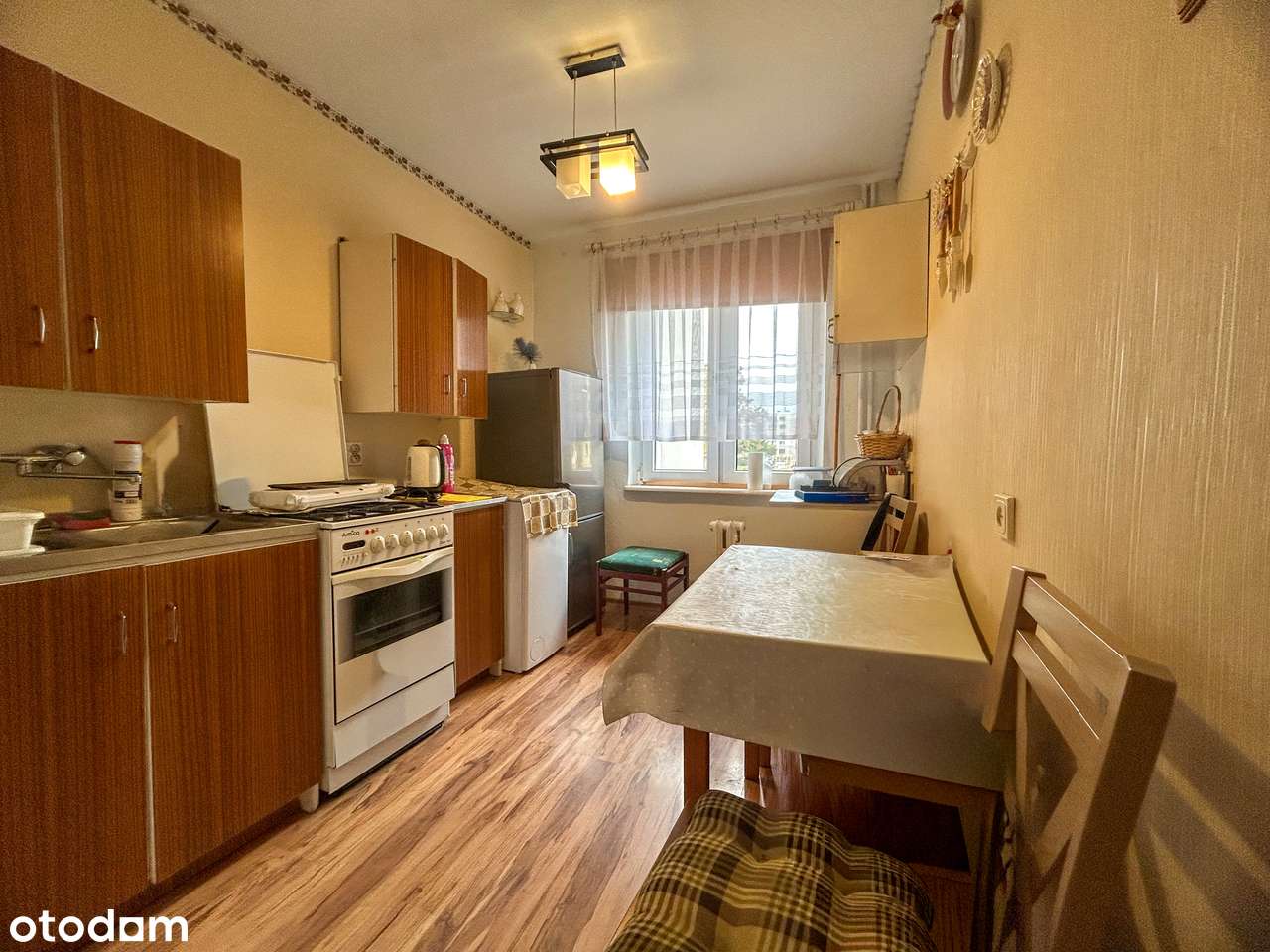 Na sprzedaż trzypokojowe mieszkanie - Piastów-3