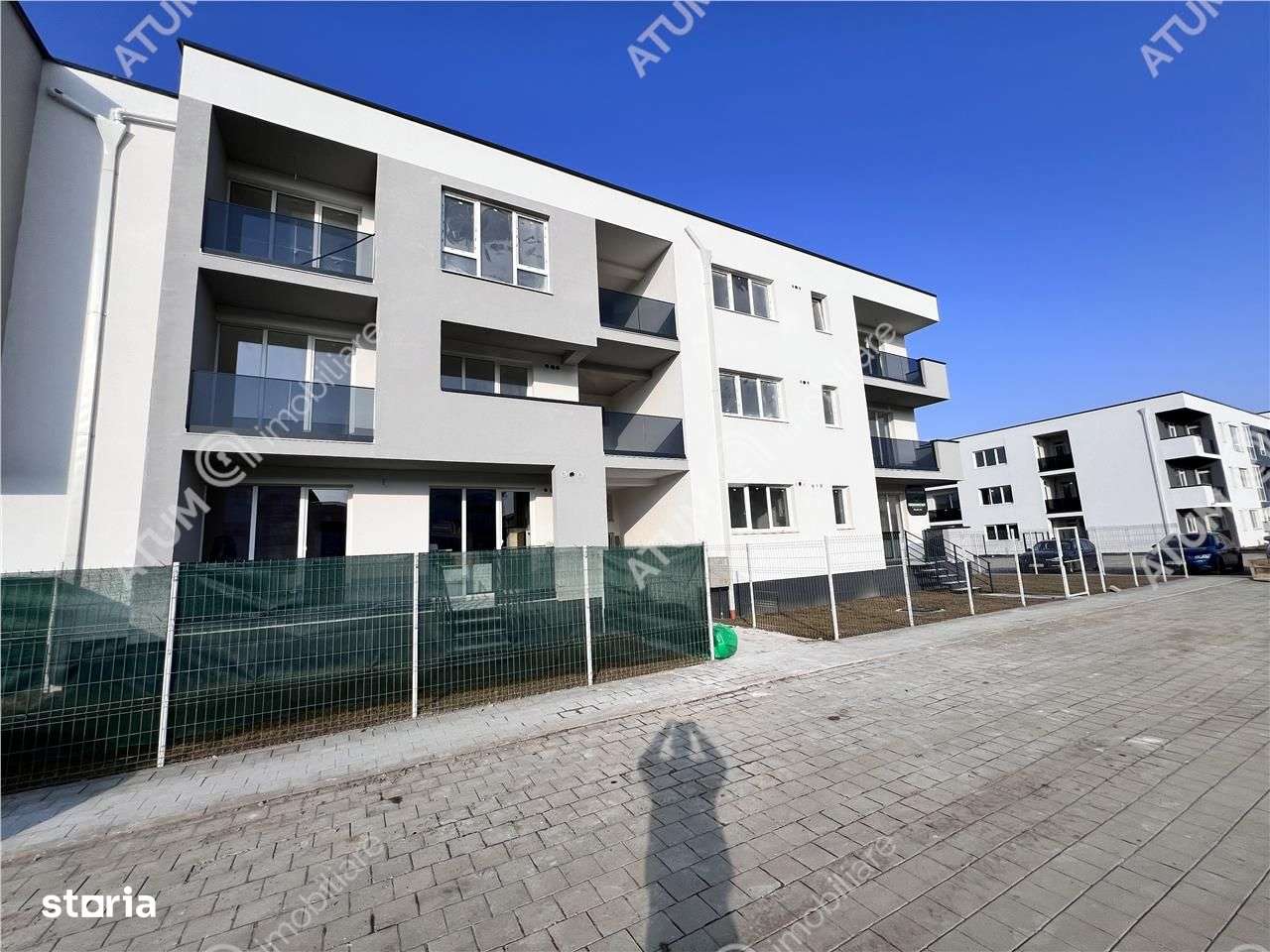 Apartament la cheie 2 camere balcon parcare zona Pictor Brana Selimbar - Imagine principală: 4/6